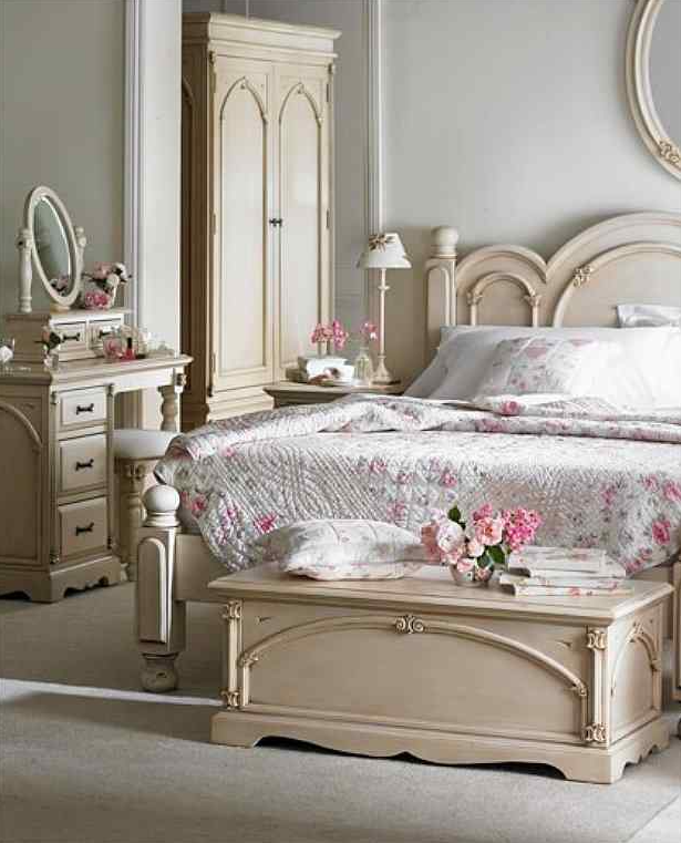 For A Romantic French Vibe, Layer Withered Flowers